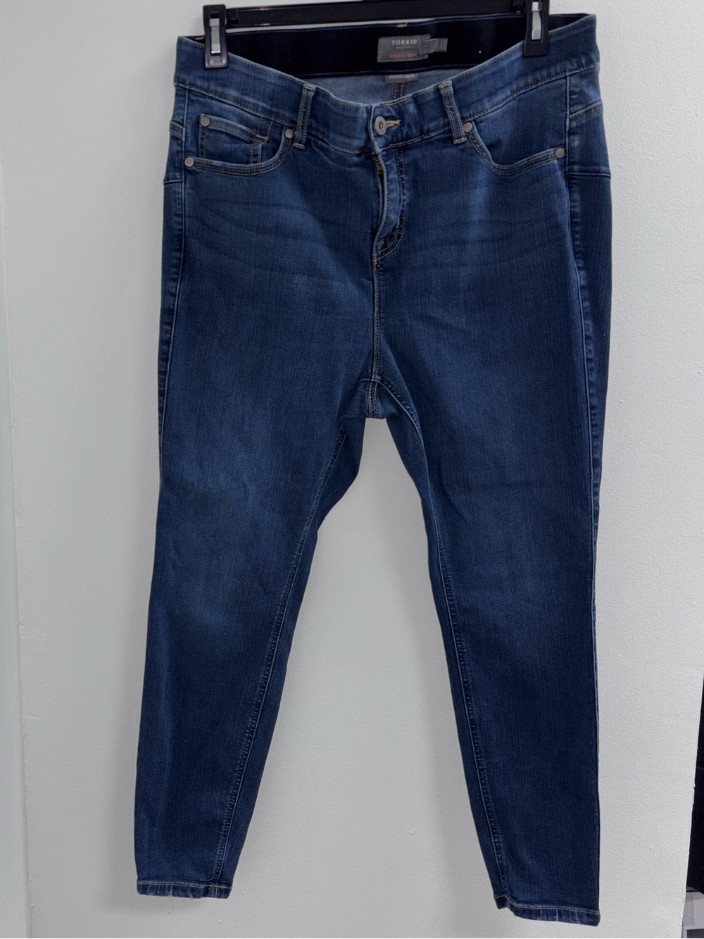 Torrid Bombshell Premium Stretch Skinny Jeans  Size 18S Dark Wash Denim